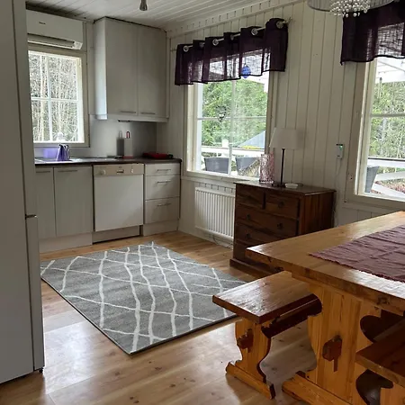 Maaseutumajoitus, Kukkasaari